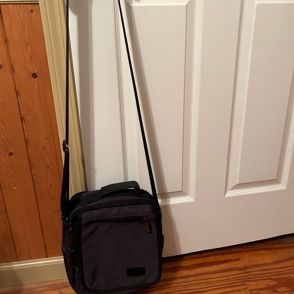 Ibagbar Messenger Bag - Picture 3 of 6